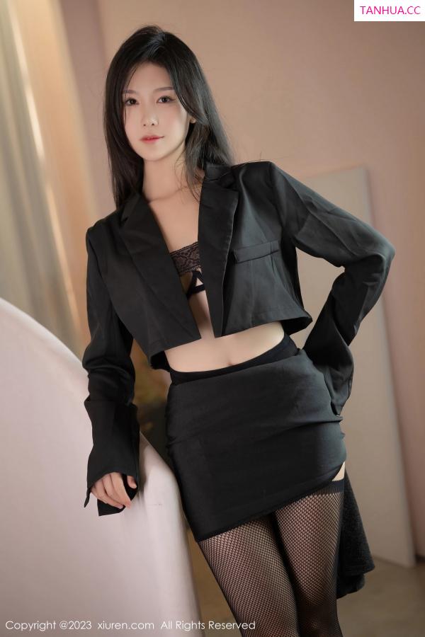 [XiuRen]高清写真图 2023.08.02 No.7175 利世 黑丝美腿